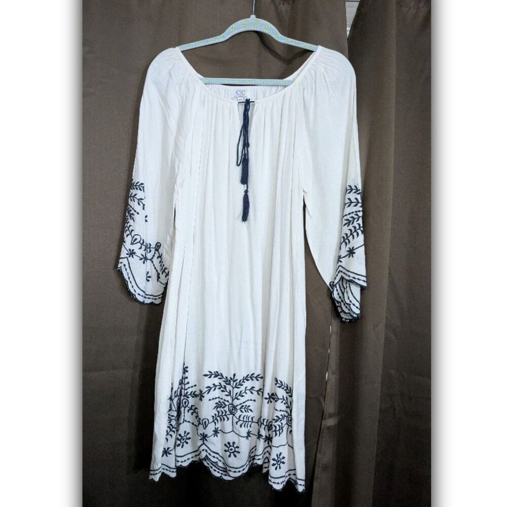 C|C Chic Connection White w/Blue Floral Embroidery  XL Tie Neck Dress